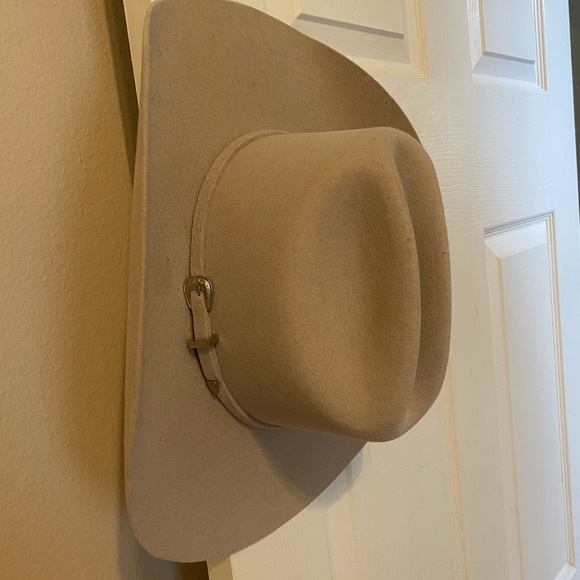 Classic Beige Cowboy Hat - Picture 2 of 8